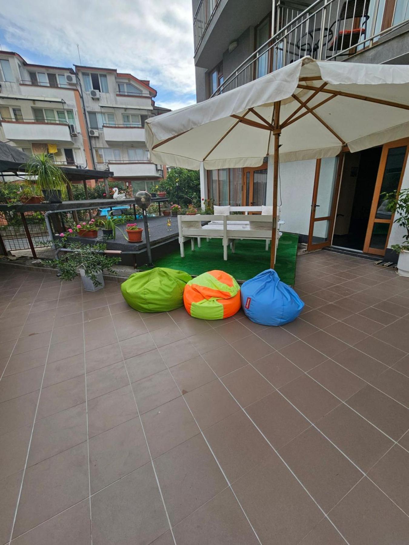 Guest House Petrovi Ravda Esterno foto
