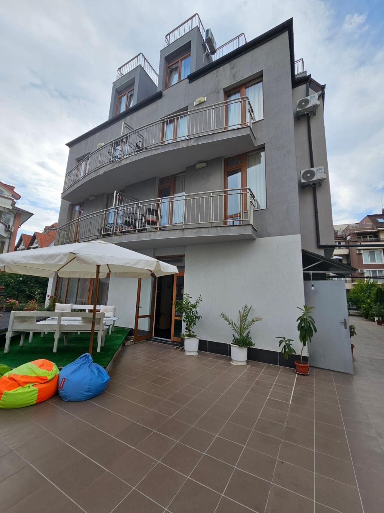 Guest House Petrovi Ravda Esterno foto