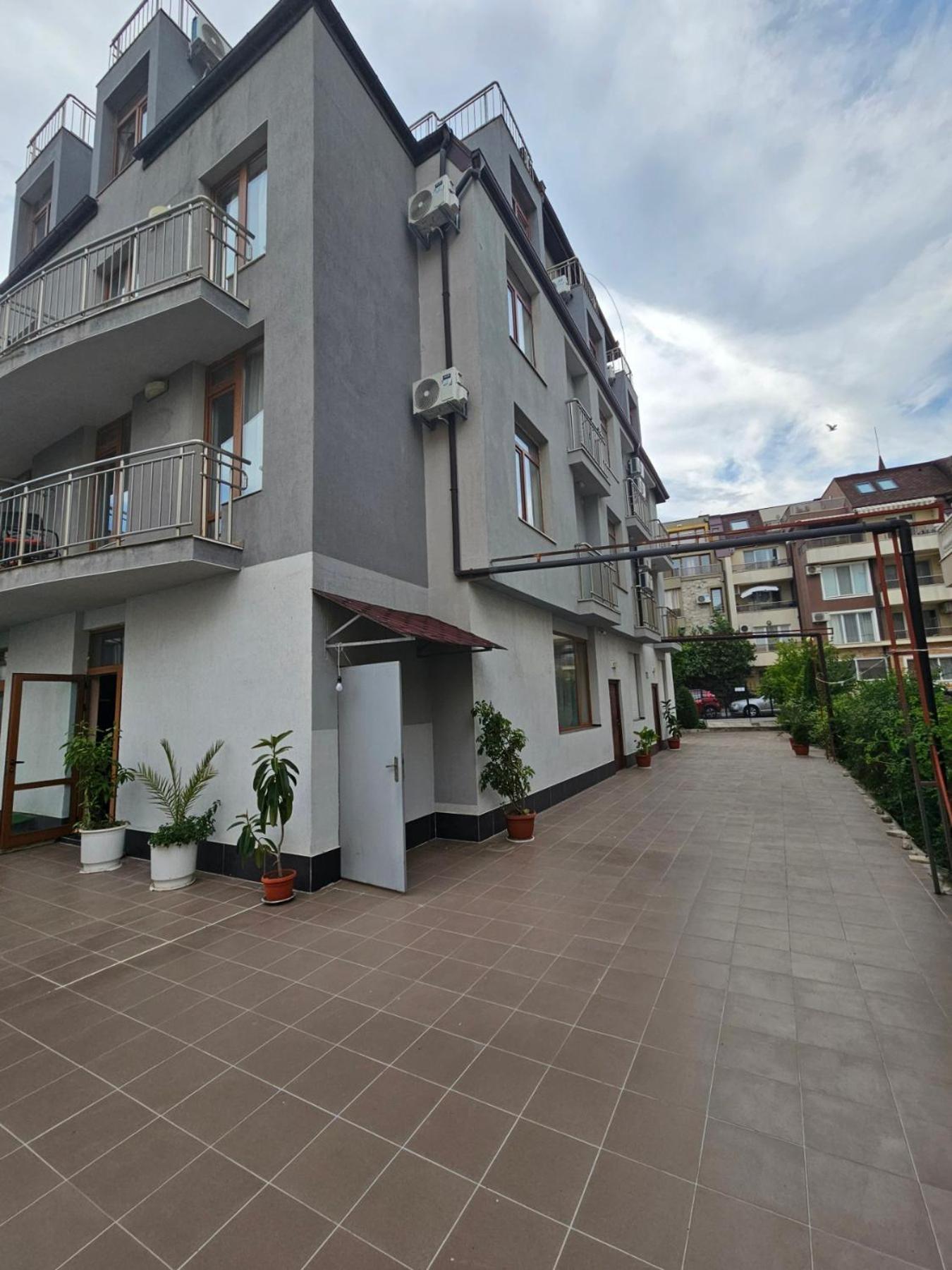 Guest House Petrovi Ravda Esterno foto