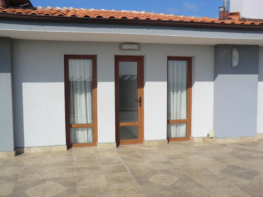 Guest House Petrovi Ravda Esterno foto