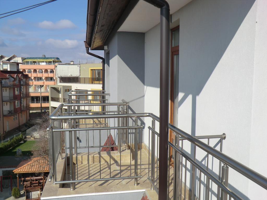 Guest House Petrovi Ravda Esterno foto